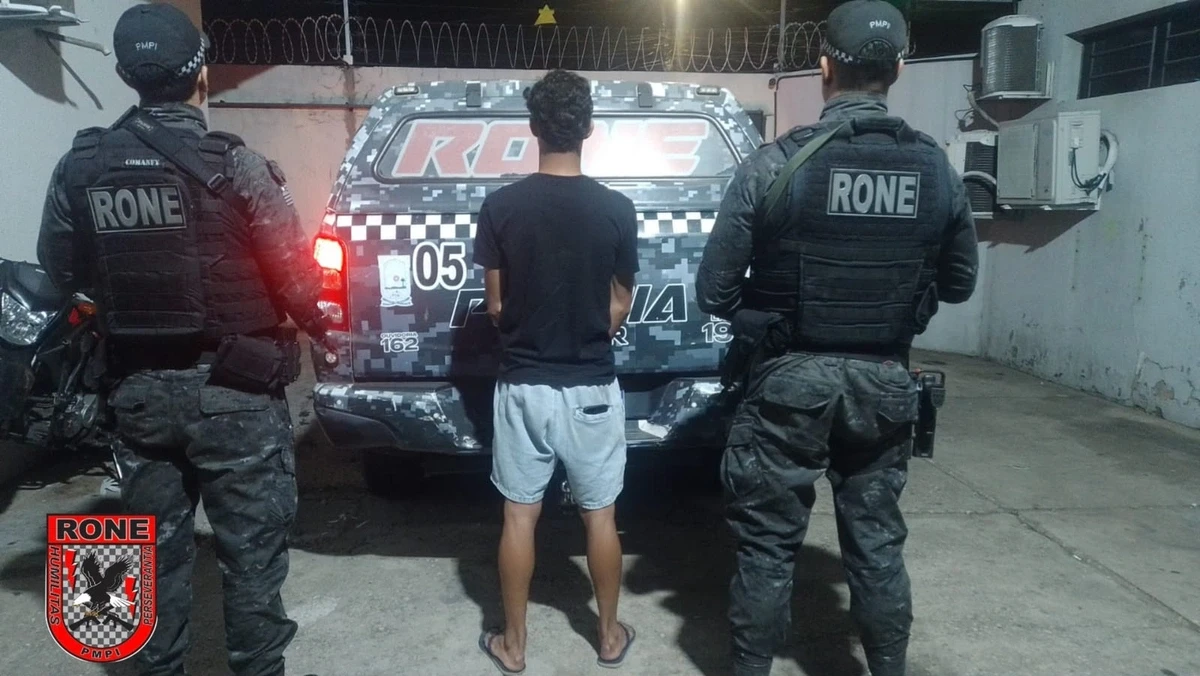 Dupla foge do BPRone, bate moto em árvore e é detida na zona Leste de Teresina