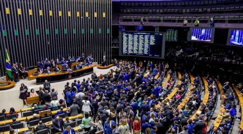 Câmara instala comissão para discutir redução da maioridade penal para 16 anos