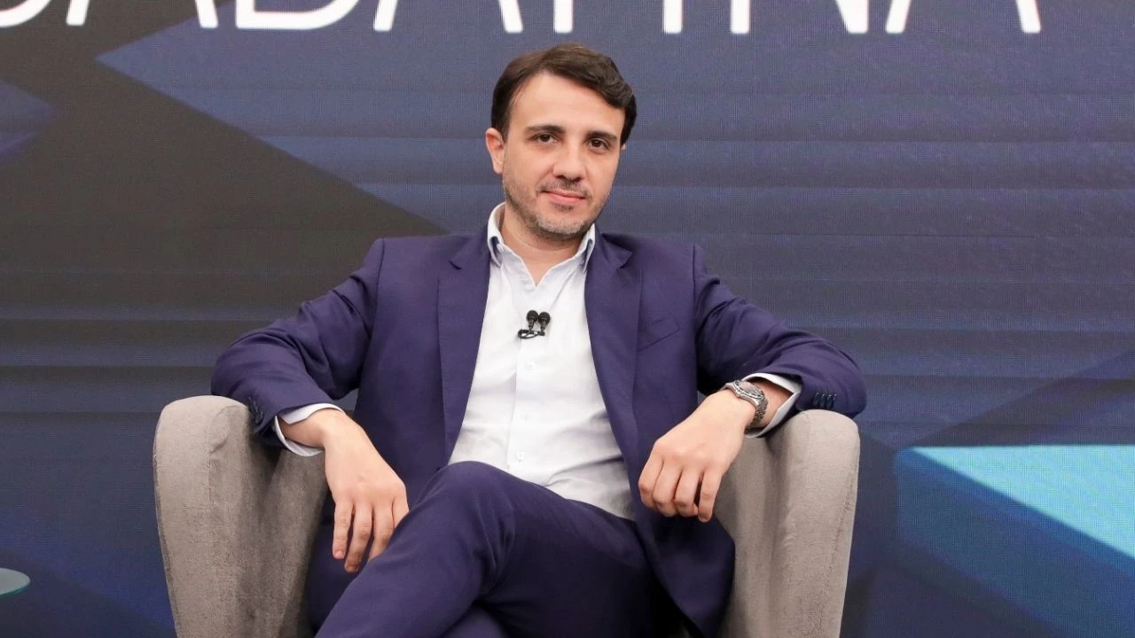 TSE suspende propaganda digital, Fundo Eleitoral e participação de Renan Santos em debates