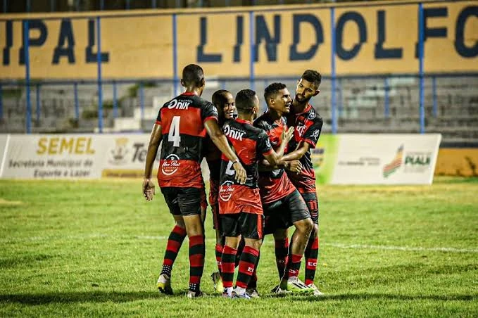 Everton Heleno marca quatro, Flamengo-PI goleia Caiçara e garante vaga nas semifinais da Série B