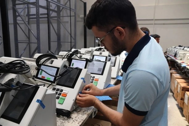 Urnas eletrônicas começam a ser preparadas para as Eleições 2026 em Teresina