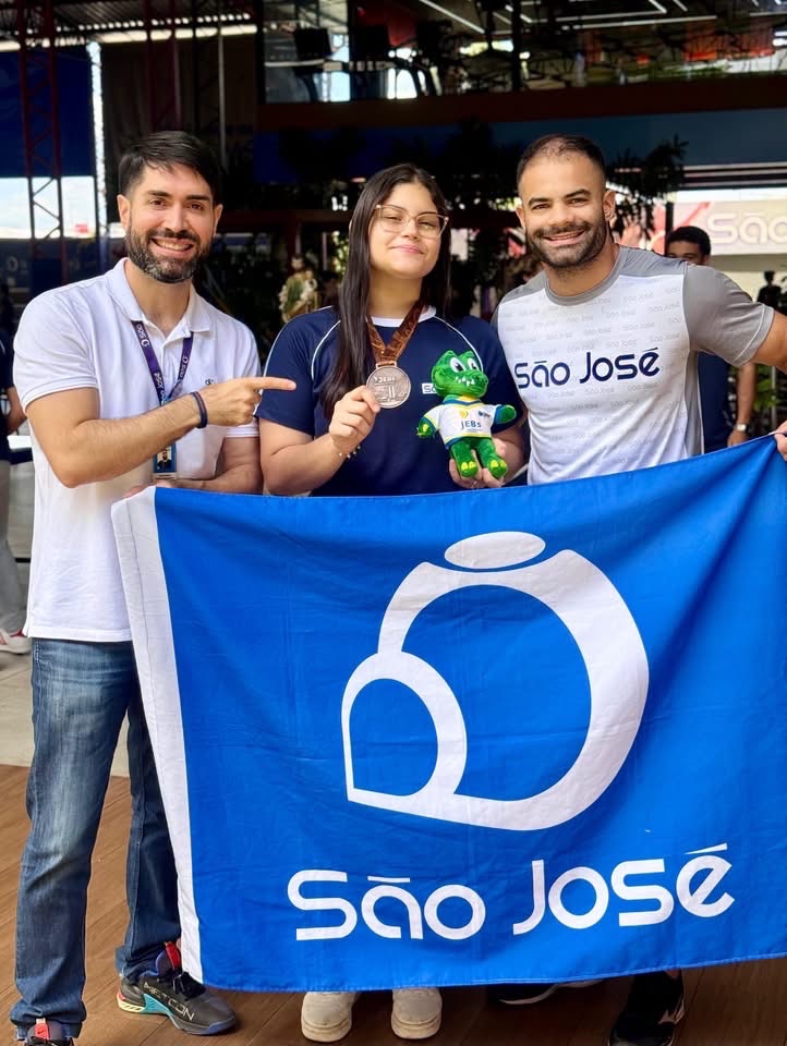 Aluna do Instituto São José conquista bronze nos JEBs e fica entre as melhores do Brasil